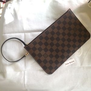 ❌ sold❌Lv wristlet /clutch